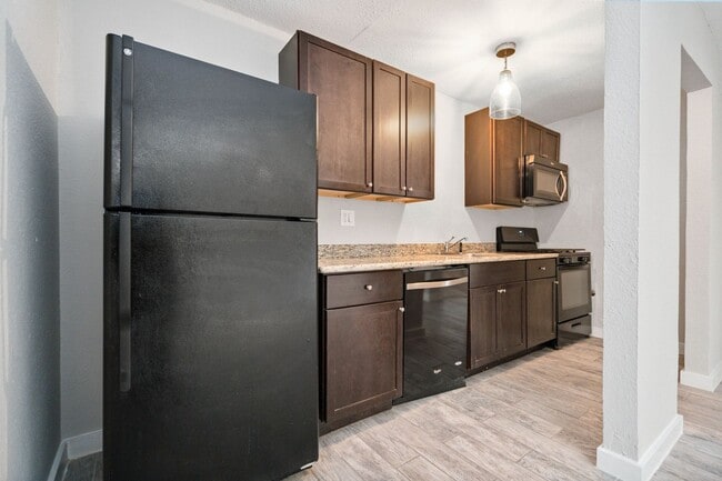 Dream Montrose - 1423 Kipling Street