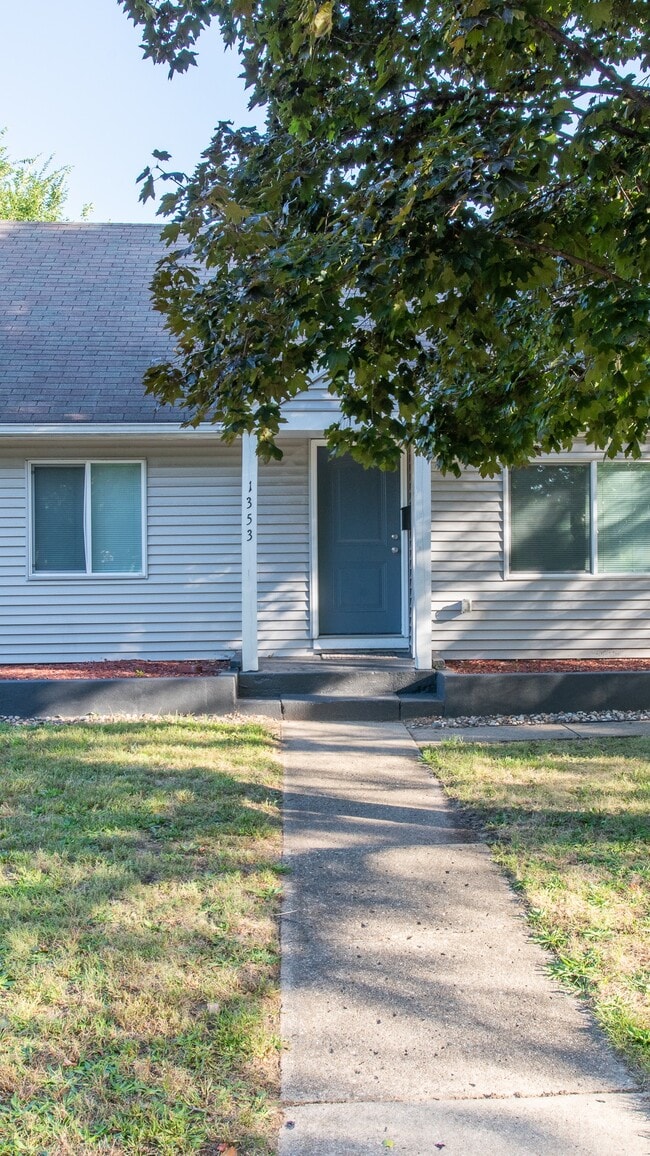 Building Photo - 1353 Bissell St