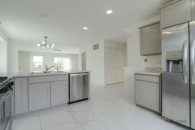 Photo - 667 W Hickory St