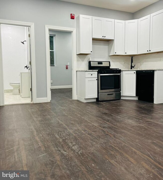 Building Photo - 5237 Chester Ave Unit 1 Rental