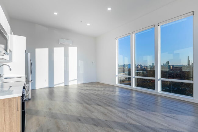 Photo - 319 Broadway