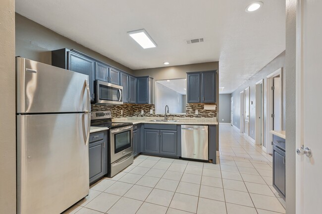 Photo - 1904 Sbisa Way Unit A