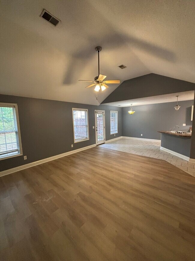 Photo - 864 Burnside Dr