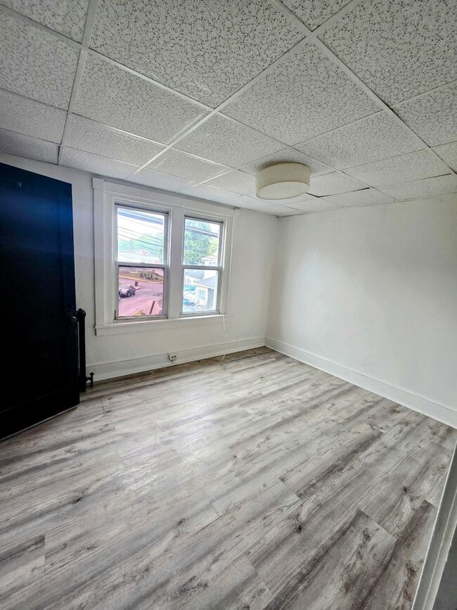 Photo - 140 Long St Unit 1