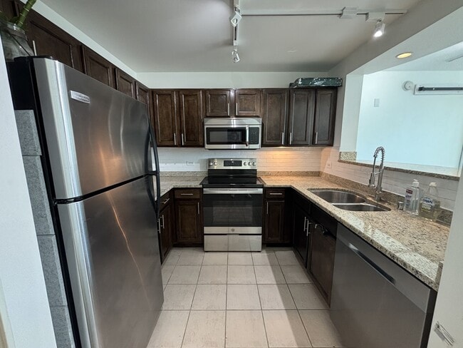 Photo - 345 N La Salle Dr