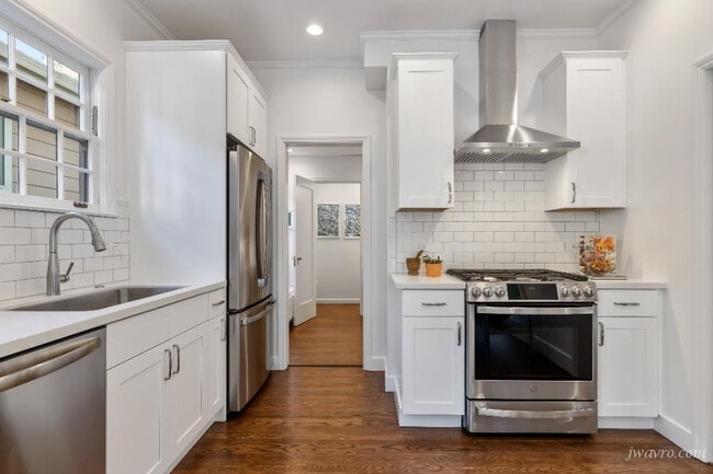 Photo - 230 Magellan Ave