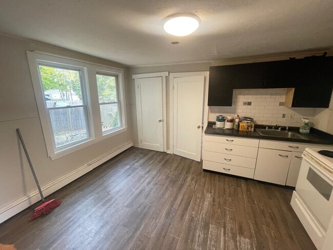 Building Photo - 3 Forest Ave Unit 1