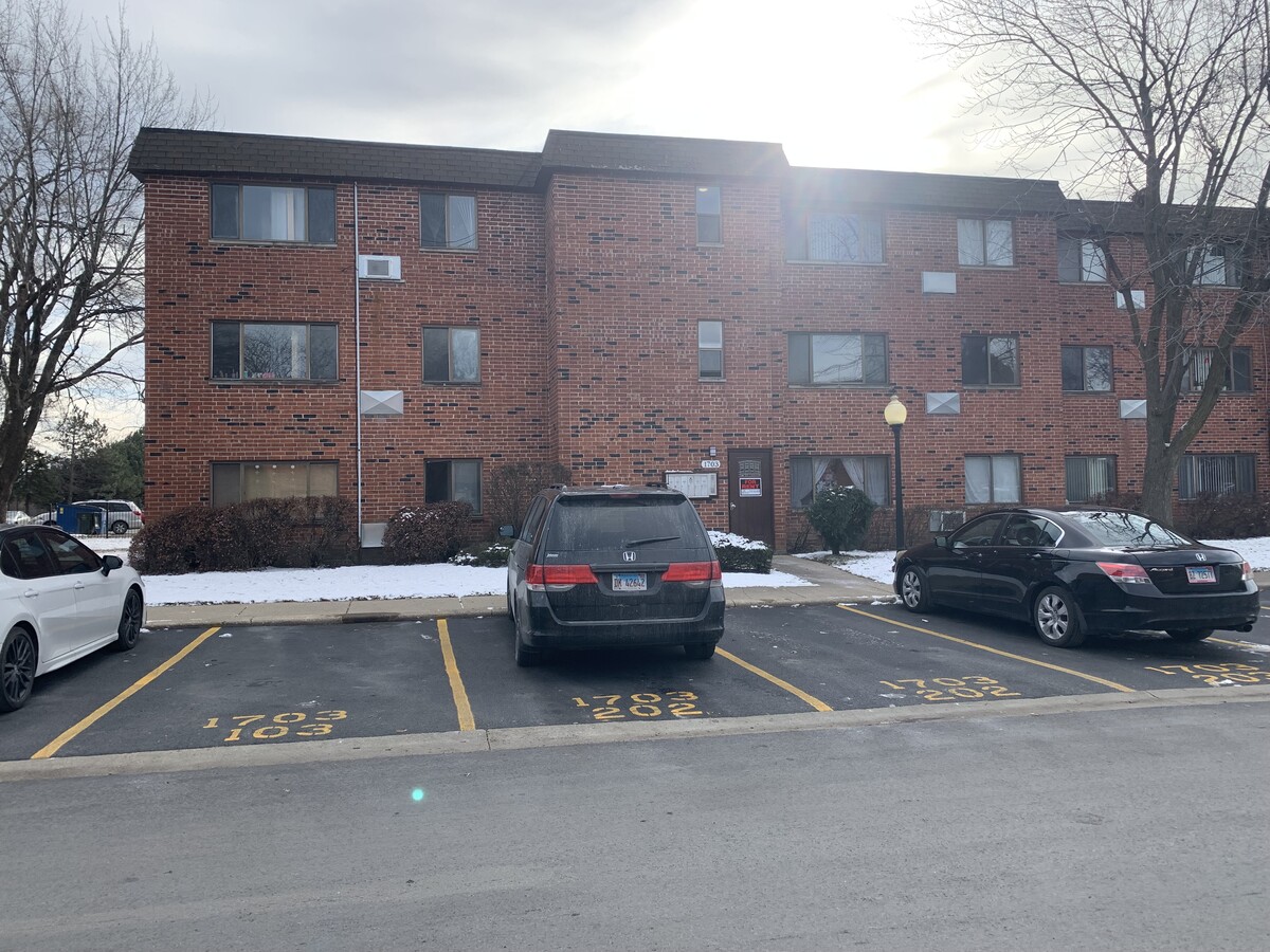 Photo - 1703 W Victoria Dr Condo Unit 302