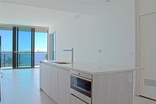 Photo - 480 NE 31st St Unidad 804