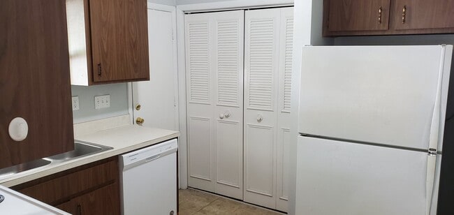 Photo - 2750 Ave M NW