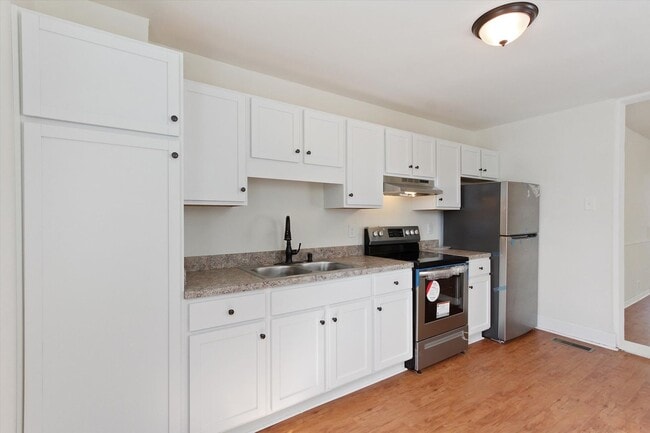 Photo - Coming Soon! Bright 3 Bedroom, 1.5 Bath Ho...