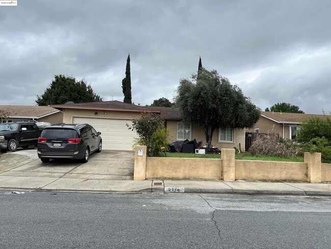 Building Photo - 2174 Sugartree Dr