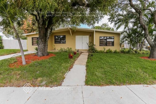 Photo - 1421 NE 40th Ct