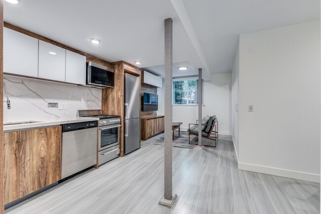 Photo - 1168 Pendrell St Unit 105