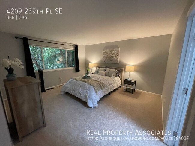 Photo - Beautiful Klahanie Home on Huge Lot!