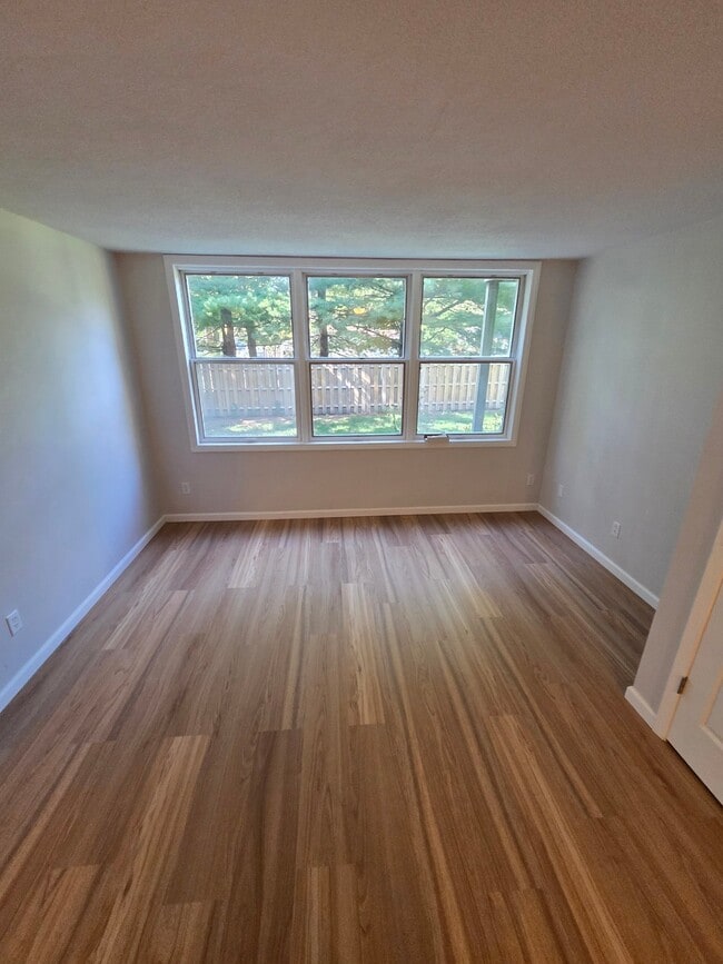 Photo - 1349 Main St Unidad 201