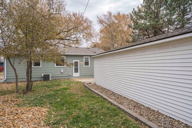 Photo - 106 NE Grant St