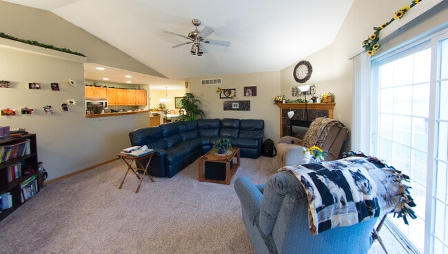 Living Room w/ Gas Fireplace - 1017 Autumn Dr Unit 1017