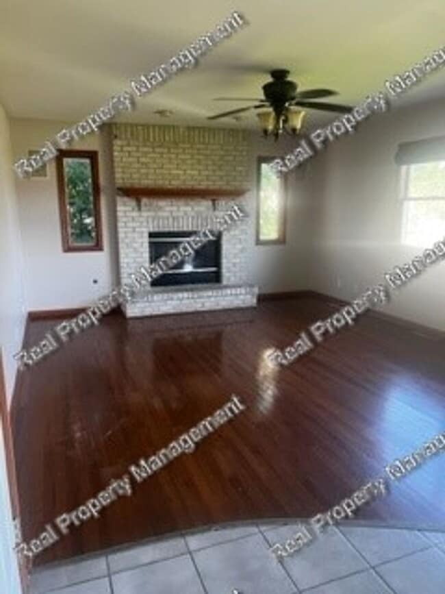 Photo - Four Bed SFH in Autumn Chase