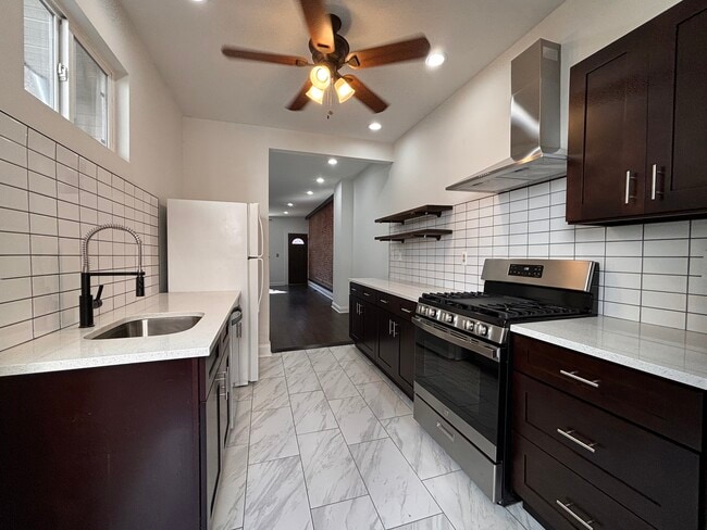 Photo - 2313 E Harold St