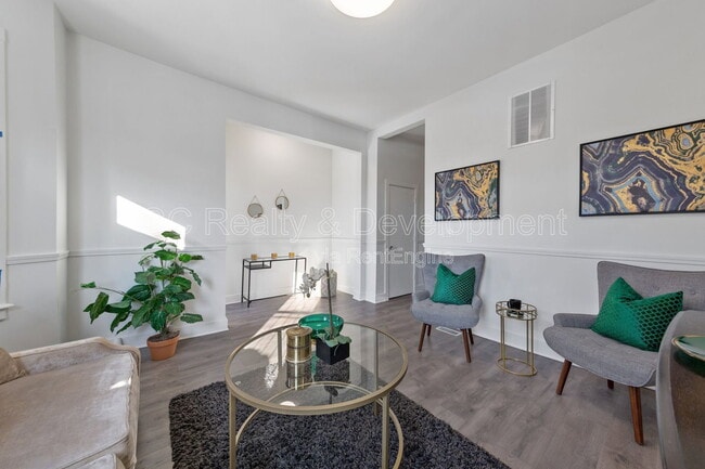 Photo - 6401 S Eberhart Ave Unit 6401 2