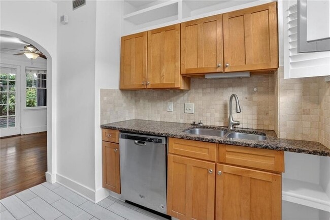 Photo - 677 Somerset Terrace NE Unidad 6D