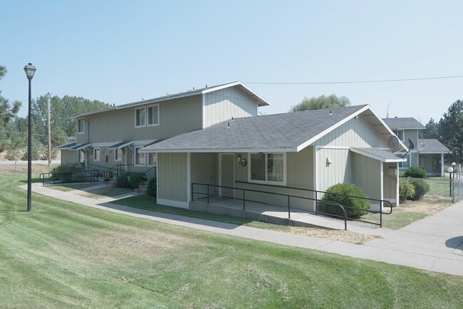 Photo - 1701 W 7th St