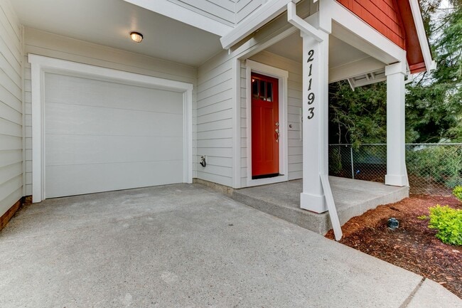 Building Photo - Air Conditioning! Beautiful Newer Construction Home! 3 Master Bedrooms! Unit 21193 - Lot 12