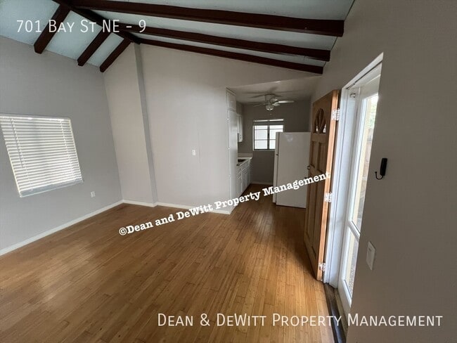 Photo - 701 Bay St NE Unit 9