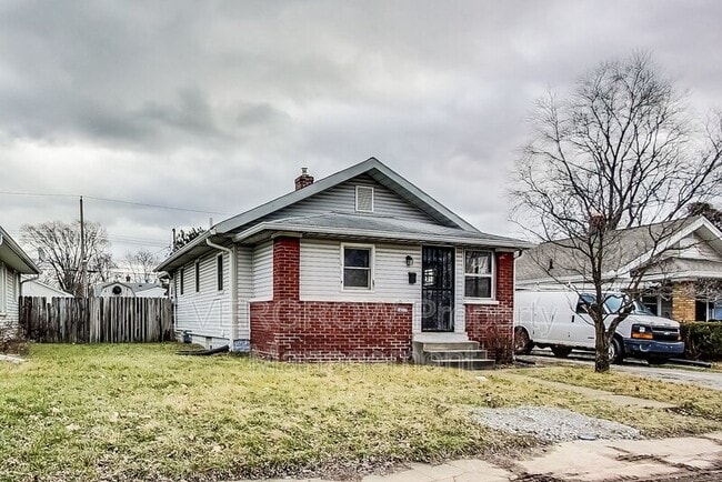 Photo - 1417 N Denny St