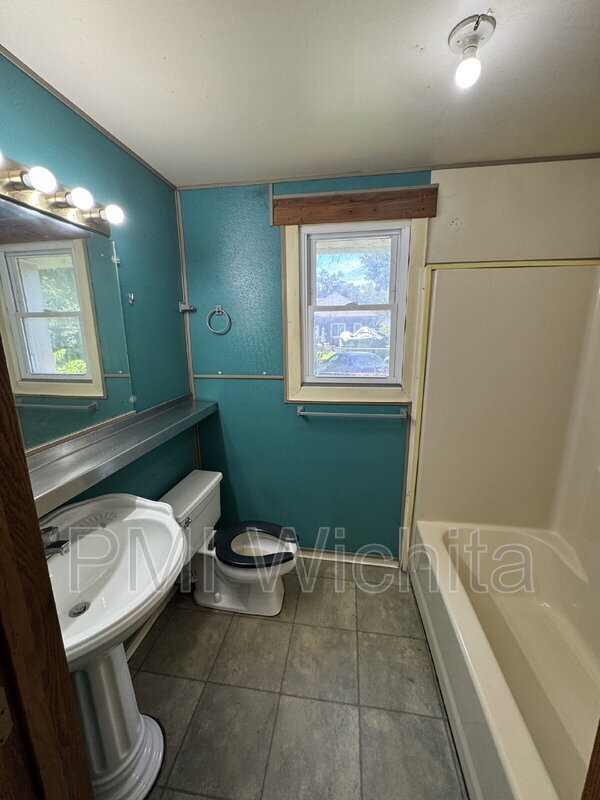 Photo - 1939 N Fairview Ave