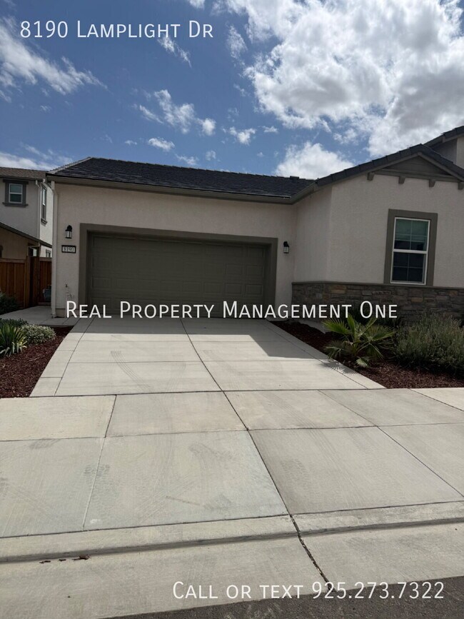 8190 Lamplight Dr