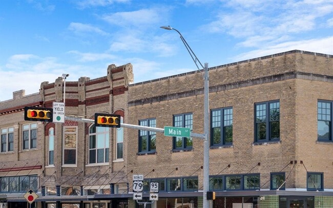 Building Photo - 102 E 2nd St Unit 202 Rental