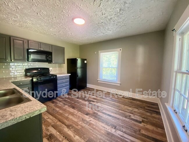 Photo - 999 W Exchange St