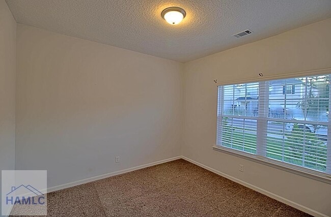 Photo - 68 Daylily Ct
