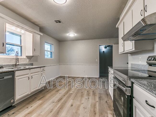 Photo - 401 NW 86th St