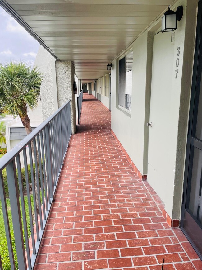 Photo - 4080 Tivoli Ct Unit 307