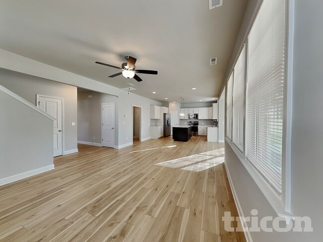 Photo - 165 Lynnridge Dr