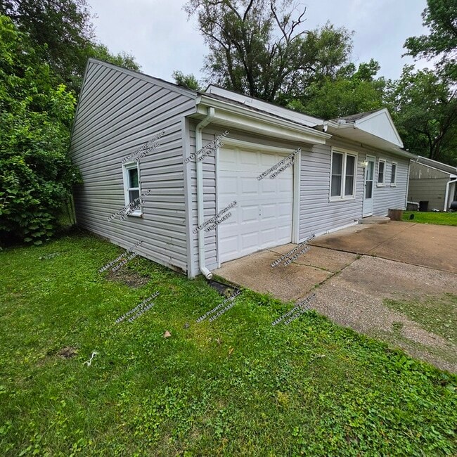 Photo - Beautiful 3 bedrooms and 1 bath home located on N 82nd St in Kansas City, KS