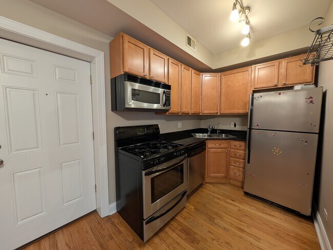 Photo - 6813 N Wayne Ave Unit 3c