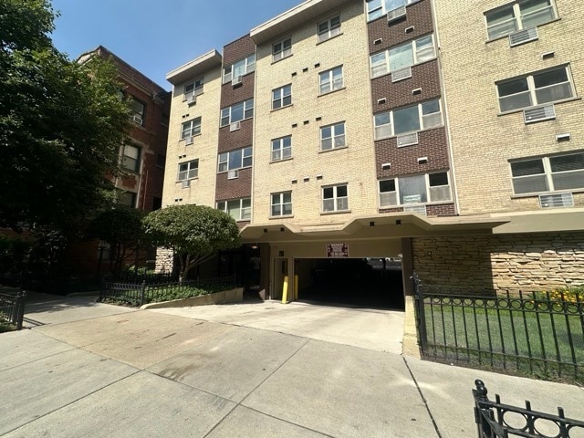 Building Photo - 420 W Aldine Ave
