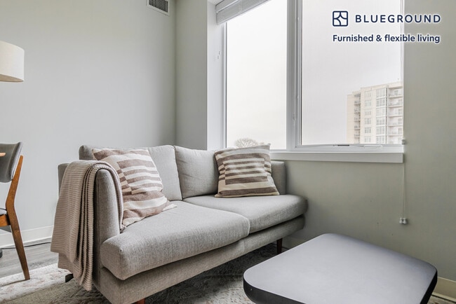 Building Photo - 6149 N Broadway