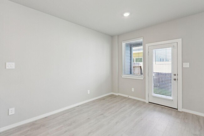 Photo - 567 Avisa Dr