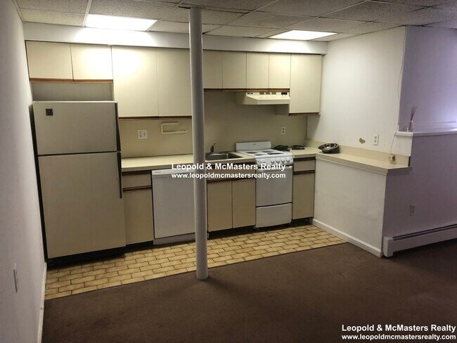 Building Photo - 18 Medfield St Unit B1 Rental