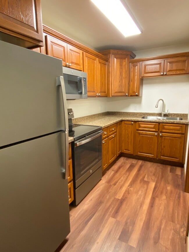 Building Photo - 303 S Commercial St