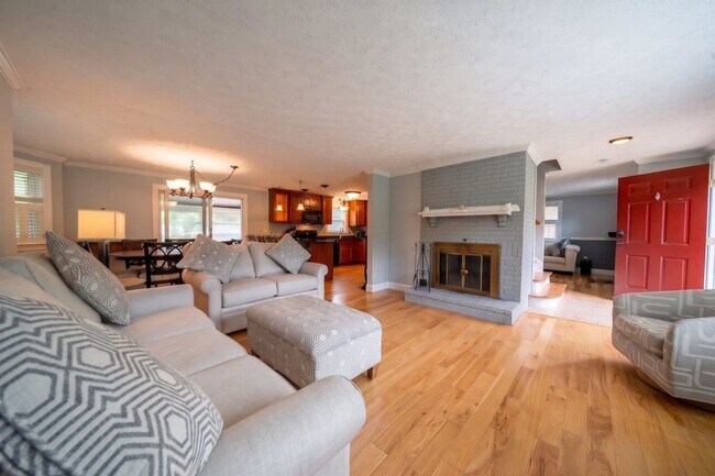 Photo - 246 Winding Pond Rd