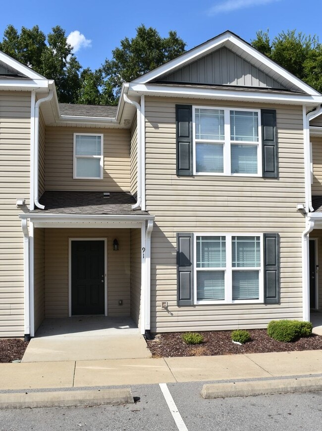 Building Photo - MOVE IN SPECIAL!!! $200 OFF FIRST MONTHS RENT Rental