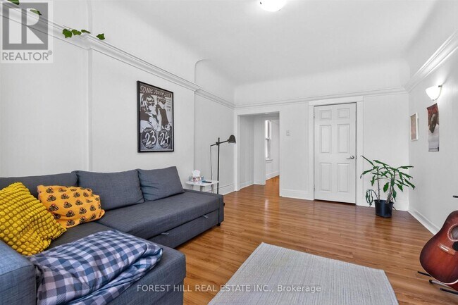 326 Palmerston Blvd