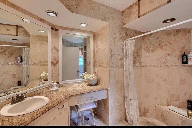 Photo - 9107 Chatsworth Cascades