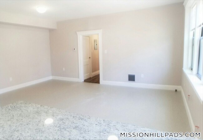 Photo - 46 Waverly St Unit 3